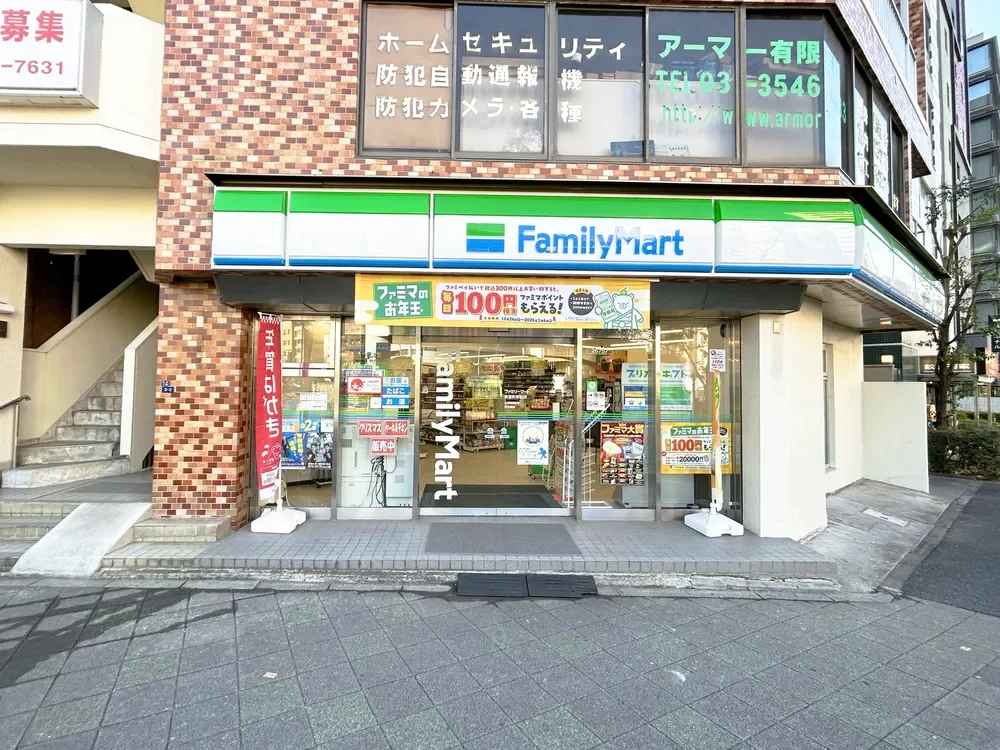 ファミリーマート新富町駅前店