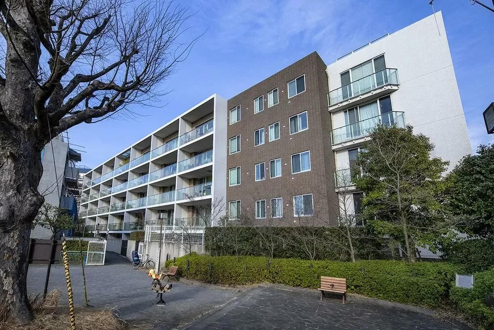 テラス恵比寿の丘 別所坂児童公園からの外観