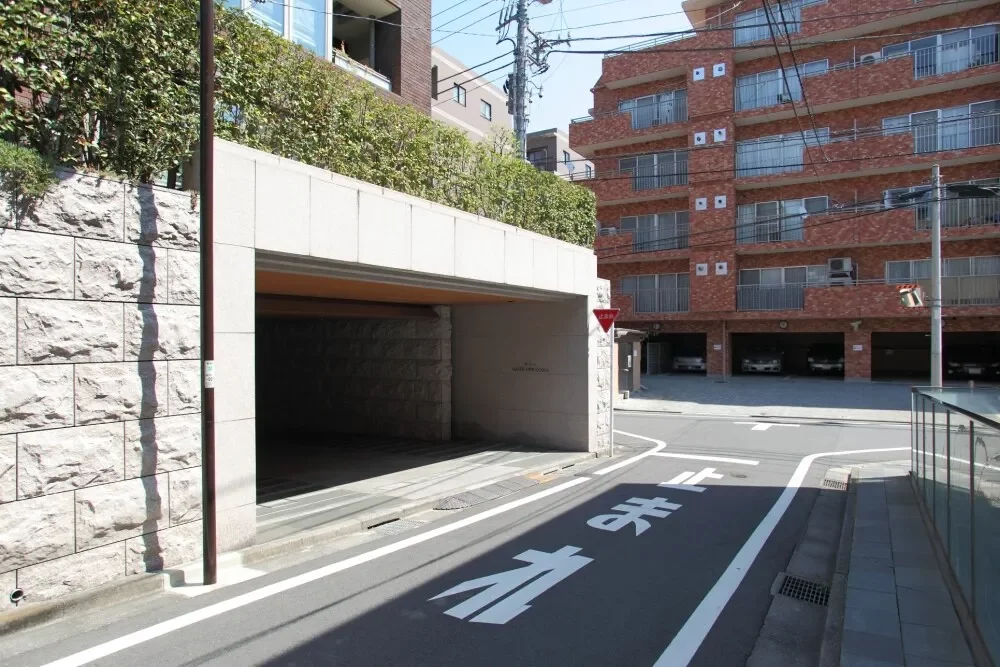 ブリリア外苑出羽坂 アプローチ