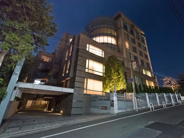 パークマンション白金台サンク 夜 外観