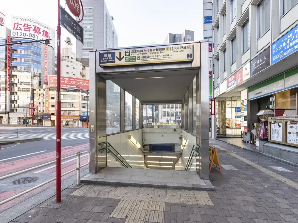 「新宿」駅