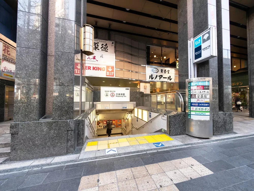 都営大江戸線 六本木駅