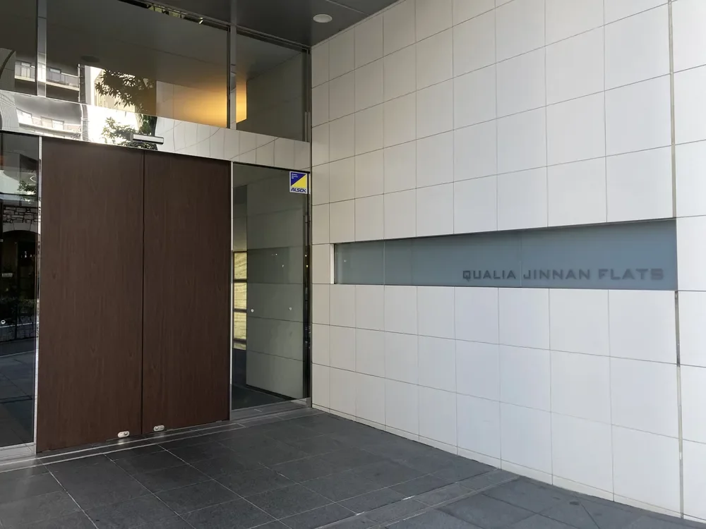 クオリア神南フラッツ レリーフ