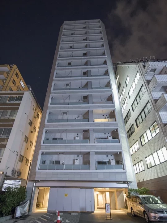 クオリア三田 外観夜