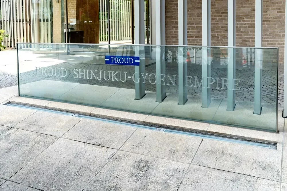 プラウド新宿御苑エンパイア レリーフ