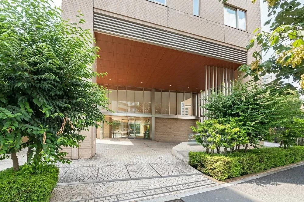 プラウド新宿御苑エンパイア アプローチ