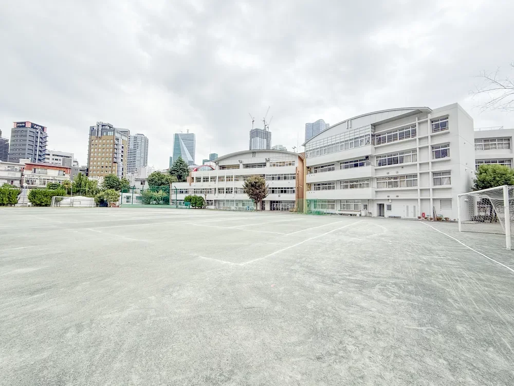 港区立六本木中学校