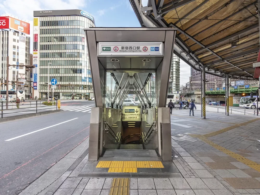 「新宿西口」駅