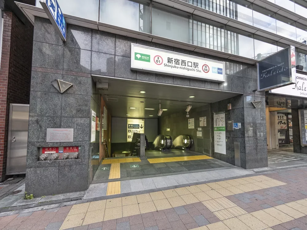 「新宿」駅