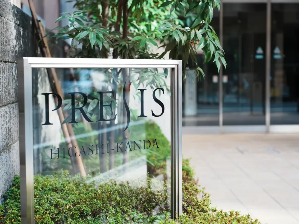 プレシス東神田 レリーフ