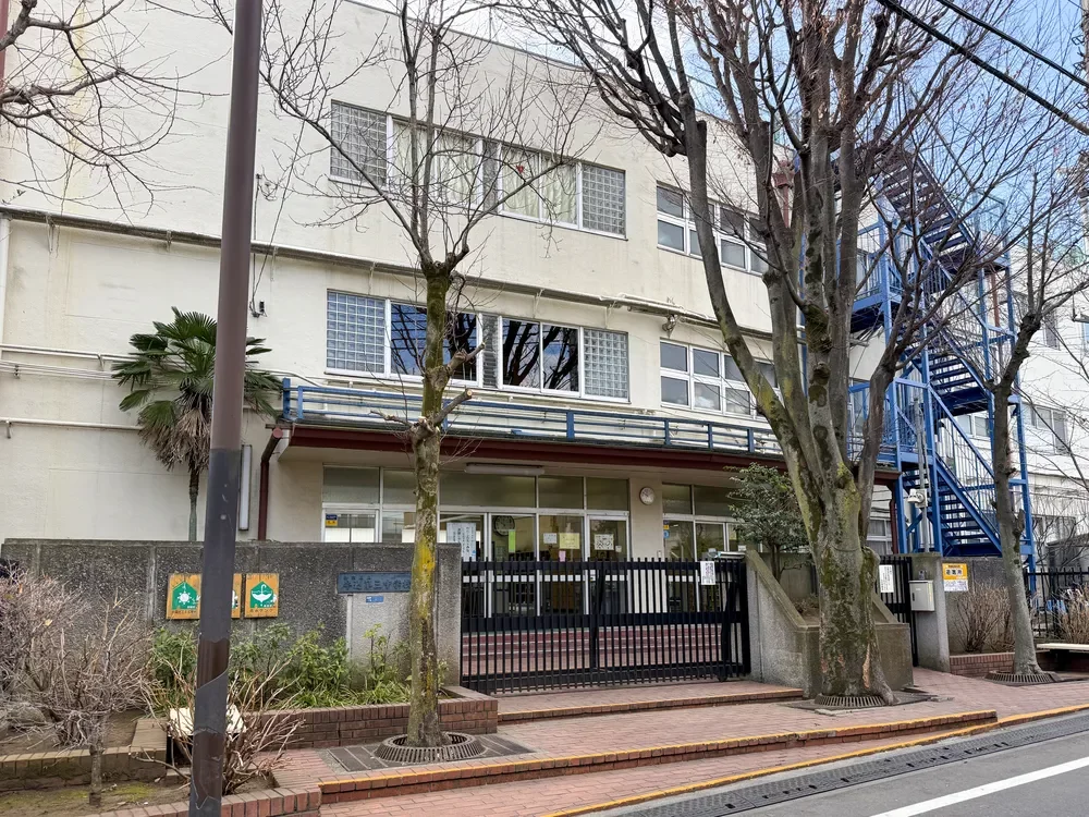 新宿区立牛込第三中学校