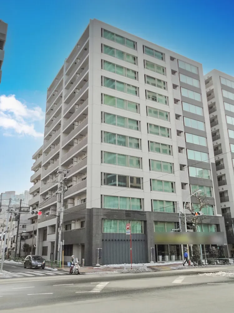 シティハウス月島駅前キャピタルコート 外観と清澄通り