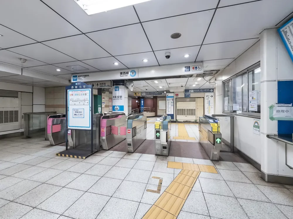 神楽坂方面改札