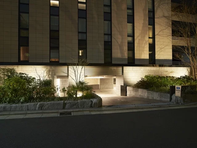 ウェリス有栖川 外観 夜間