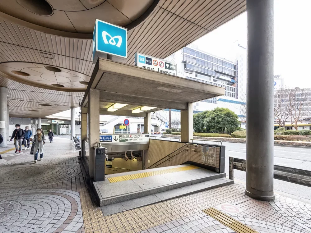 都営大江戸線 新宿西口駅