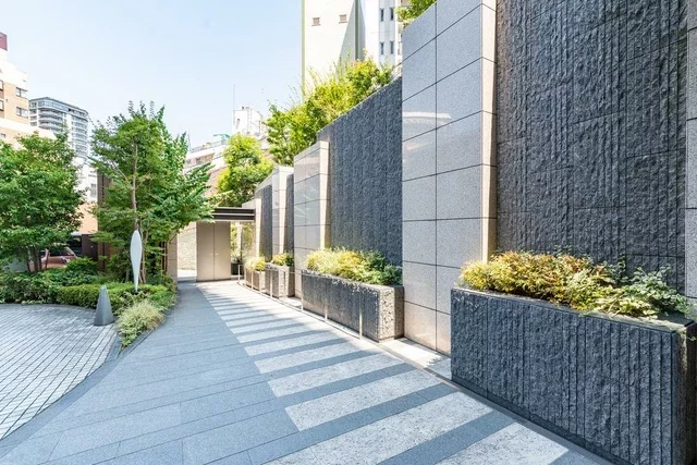 プラウドタワー千代田富士見レジデンス アプローチ