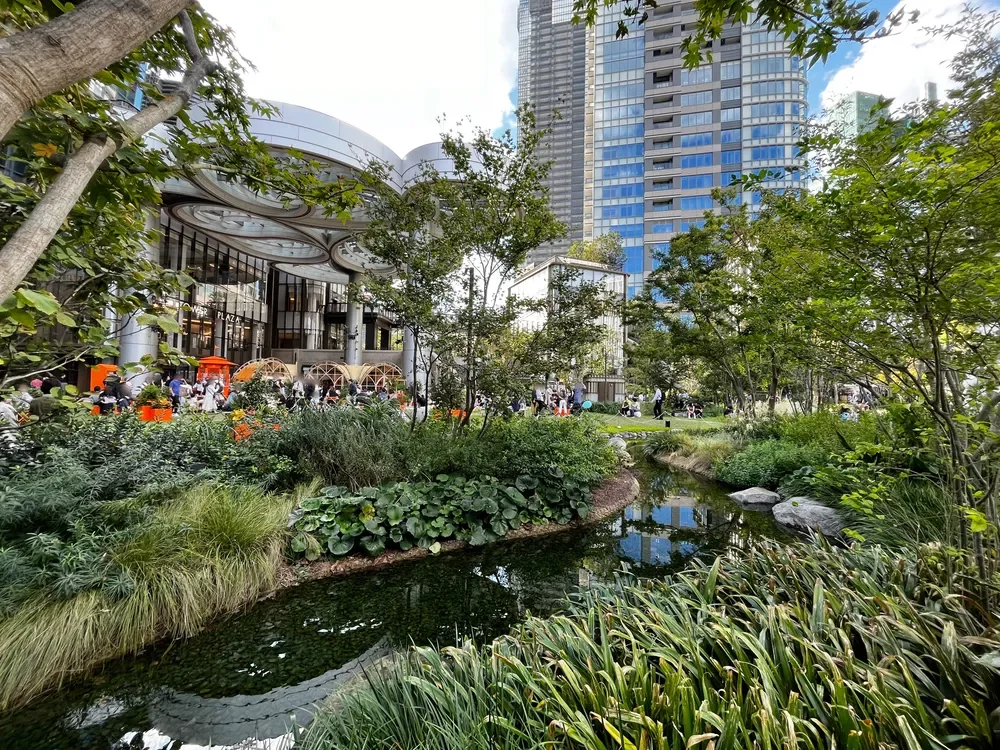 麻布台ヒルズ中央広場