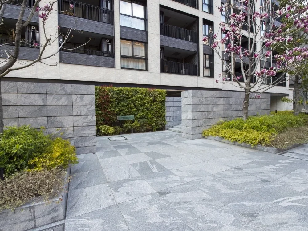 ザ・パークハウス　グラン　三番町 アプローチ