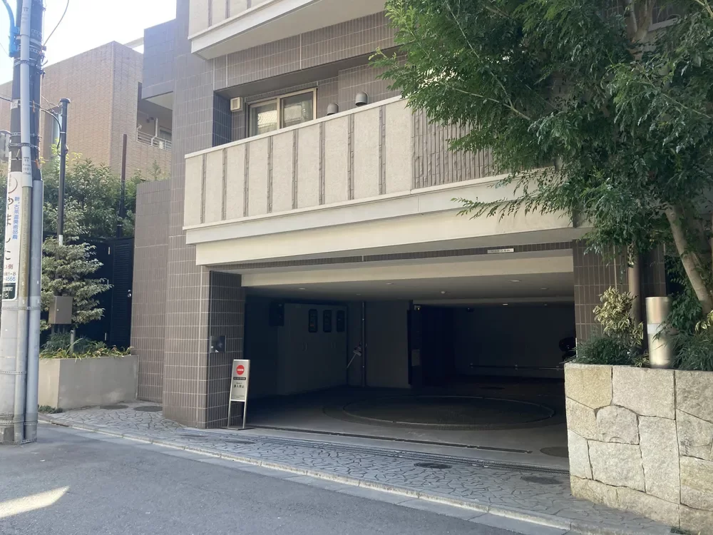 ザ・パークハウス市谷加賀町 駐車場
