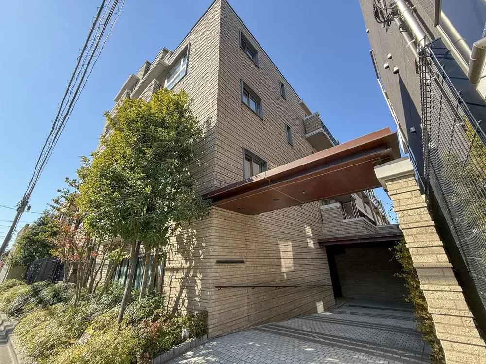 プラウド市ヶ谷南町ディアージュ エントランス