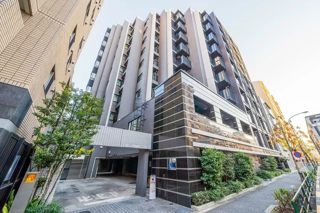 セントラルレジデンス外苑西通り 駐車場出入口