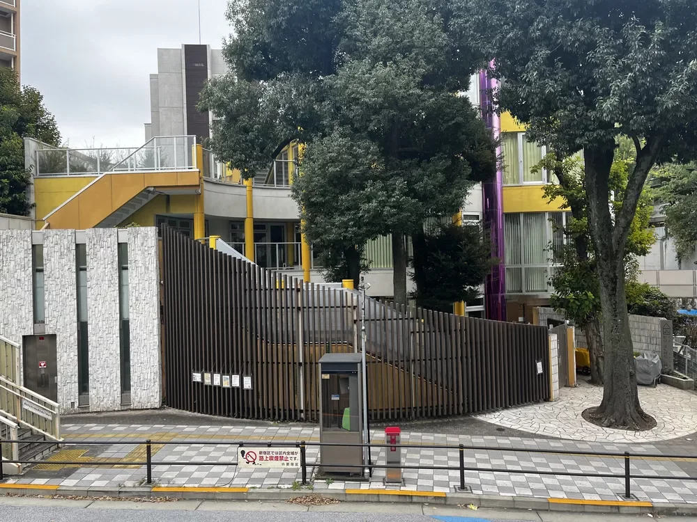 新宿三つの木保育園 もりさんかくしかく