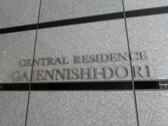 セントラルレジデンス外苑西通り レリーフ