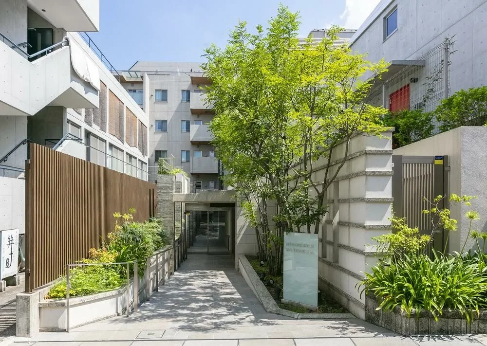 オープンレジデンシア表参道est アプローチ