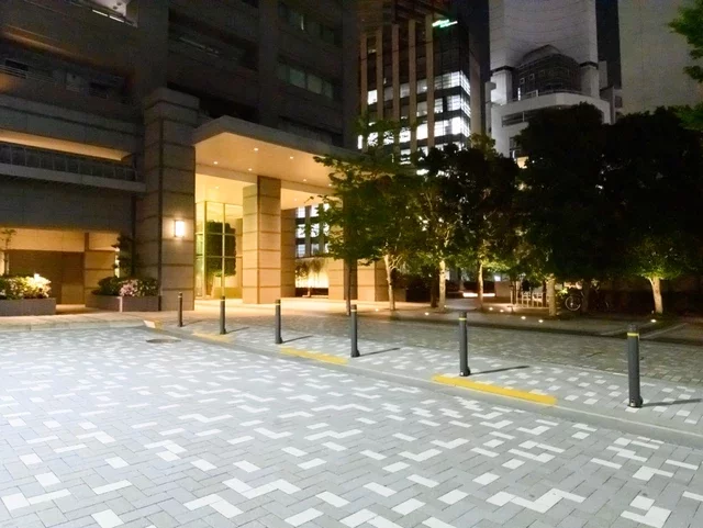 富久クロスコンフォートタワー 夜間アプローチ