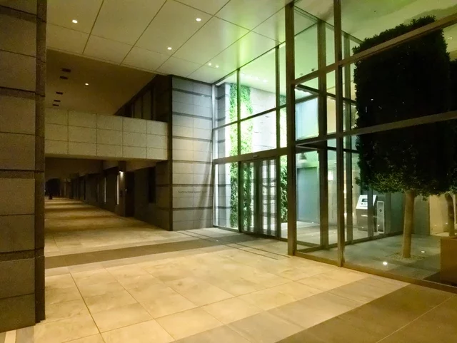 富久クロスコンフォートタワー エントランス内