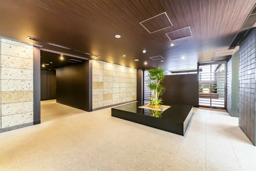 五番町マンション エントランスホール