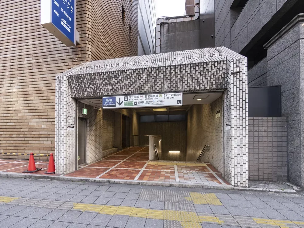 大江戸線新宿駅