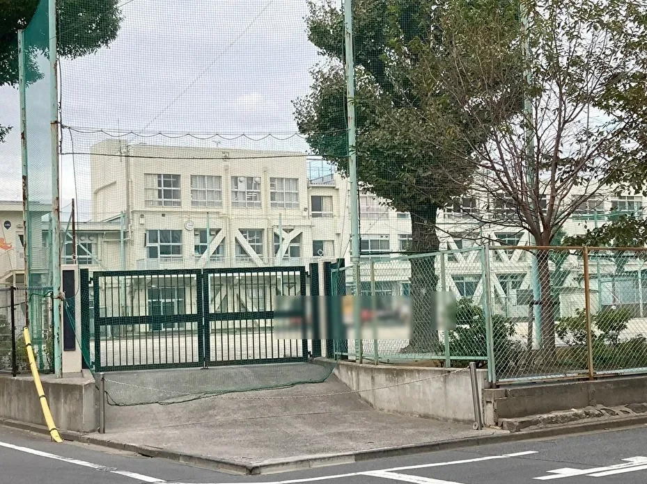 新宿区立牛込第一中学校