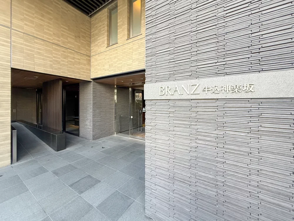 ブランズ牛込神楽坂 レリーフ