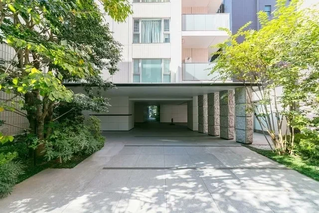 プレミスト新宿山吹 エントランス