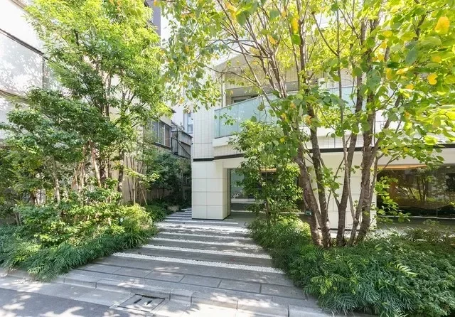 プレミスト新宿山吹 アプローチ