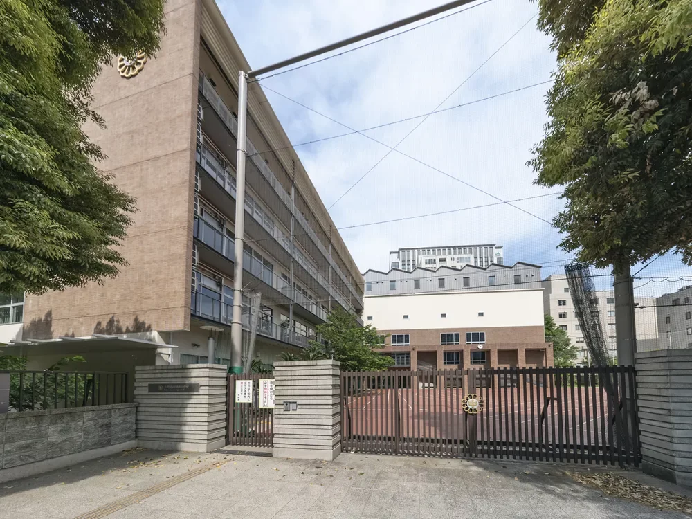 千代田区立麹町中学校