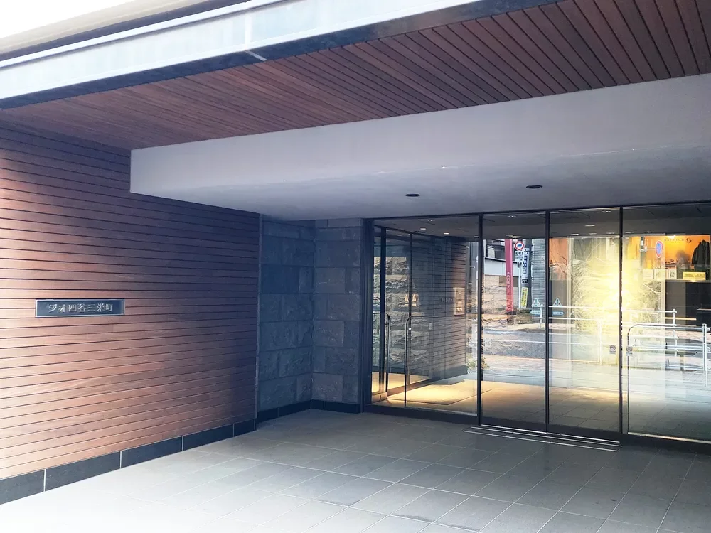 ジオ四谷三栄町 エントランス