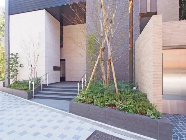 ザ・パークハウス三番町テラス アプローチ