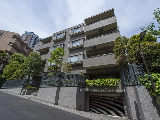 エル・コモド元麻布　入出庫