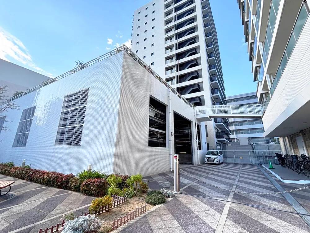 大阪ウエストゲートタワー 駐車場