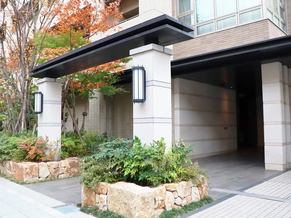 グランドメゾン上町台ザ・タワー エントランスアプローチ