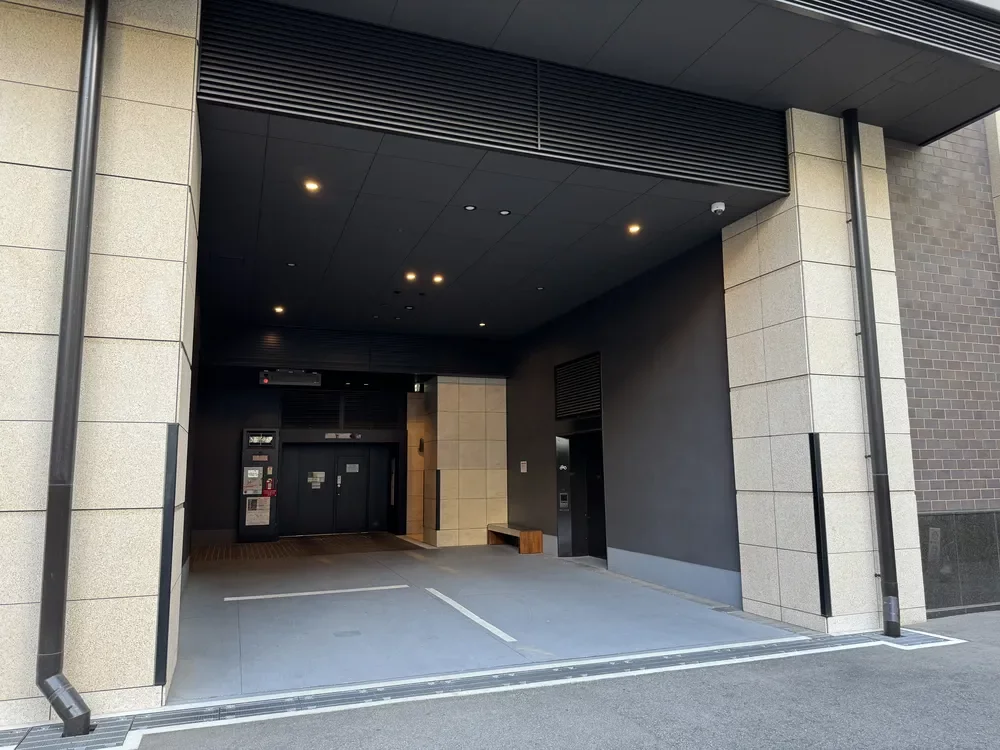 プラウドタワー北浜コーチエントランス