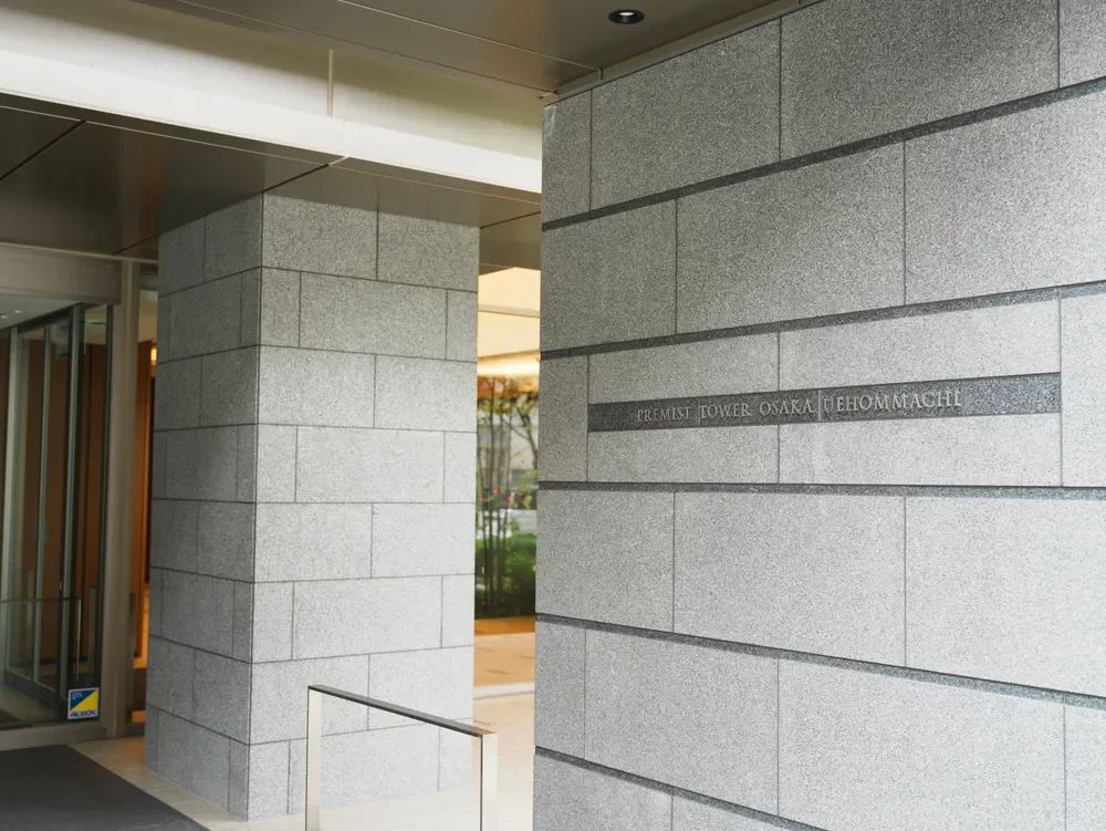 プレミストタワー大阪上本町 レリーフ