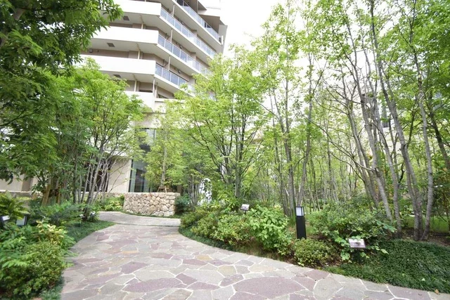 グランドメゾン上町台レジデンスタワー アプローチ