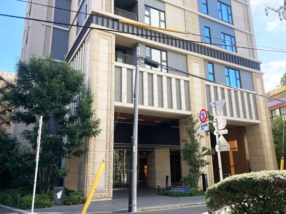 グランドヒルズ南青山 アプローチ