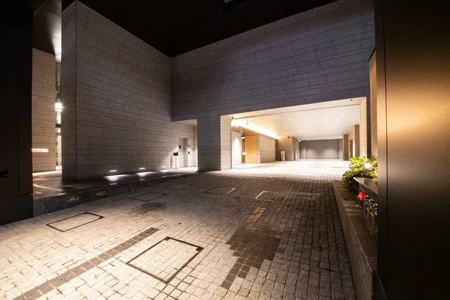 コーチエントランス