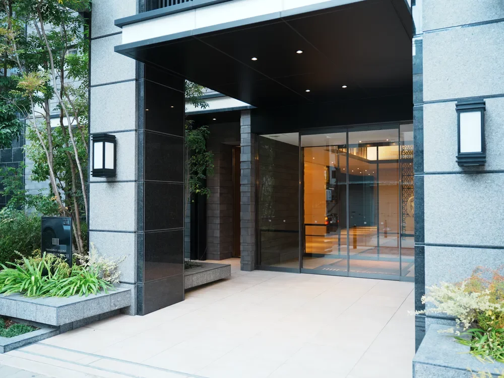 プレサンスレジェンド大阪新町タワー エントランス