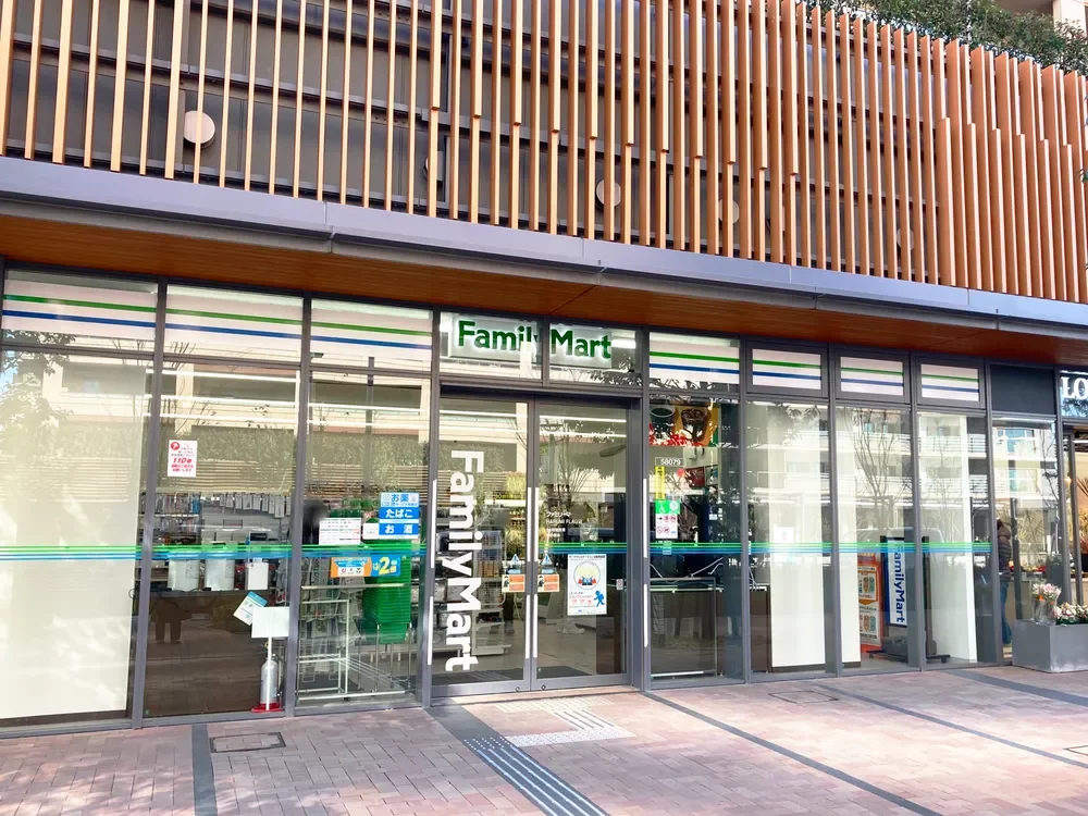 ファミリーマートHARUMI FLAG店