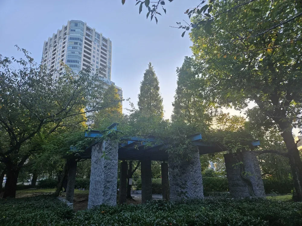 ラグナタワー周辺緑地